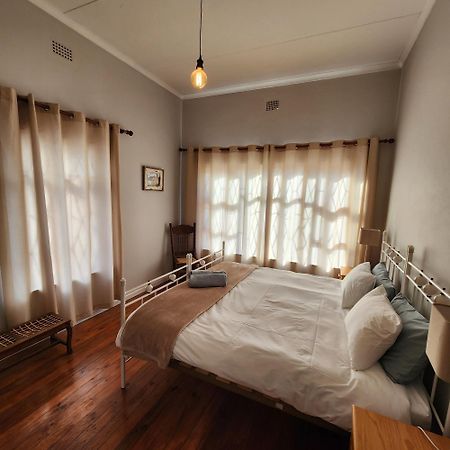 Villa Karoo Leeu Self Catering à Oudtshoorn Extérieur photo