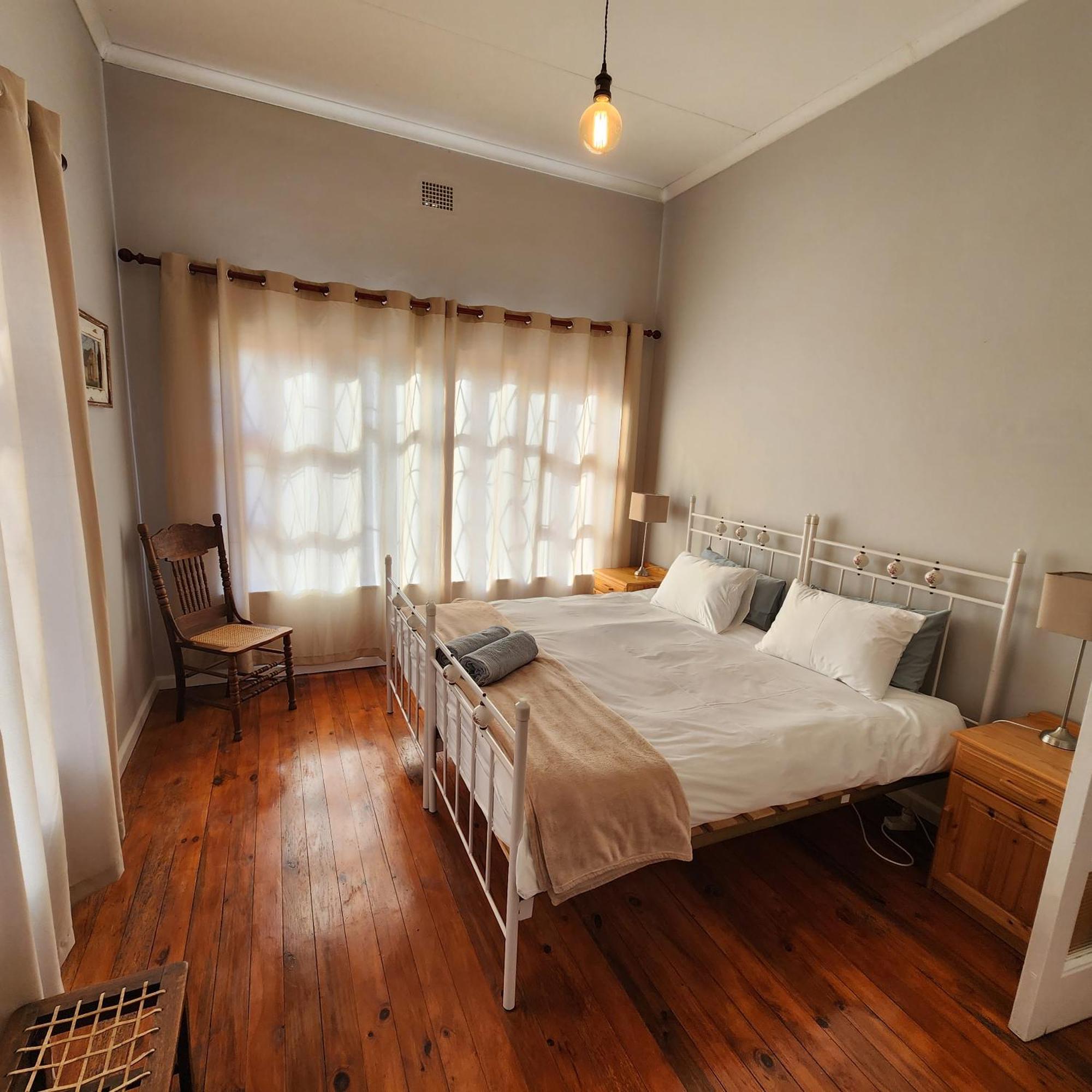 Villa Karoo Leeu Self Catering à Oudtshoorn Extérieur photo