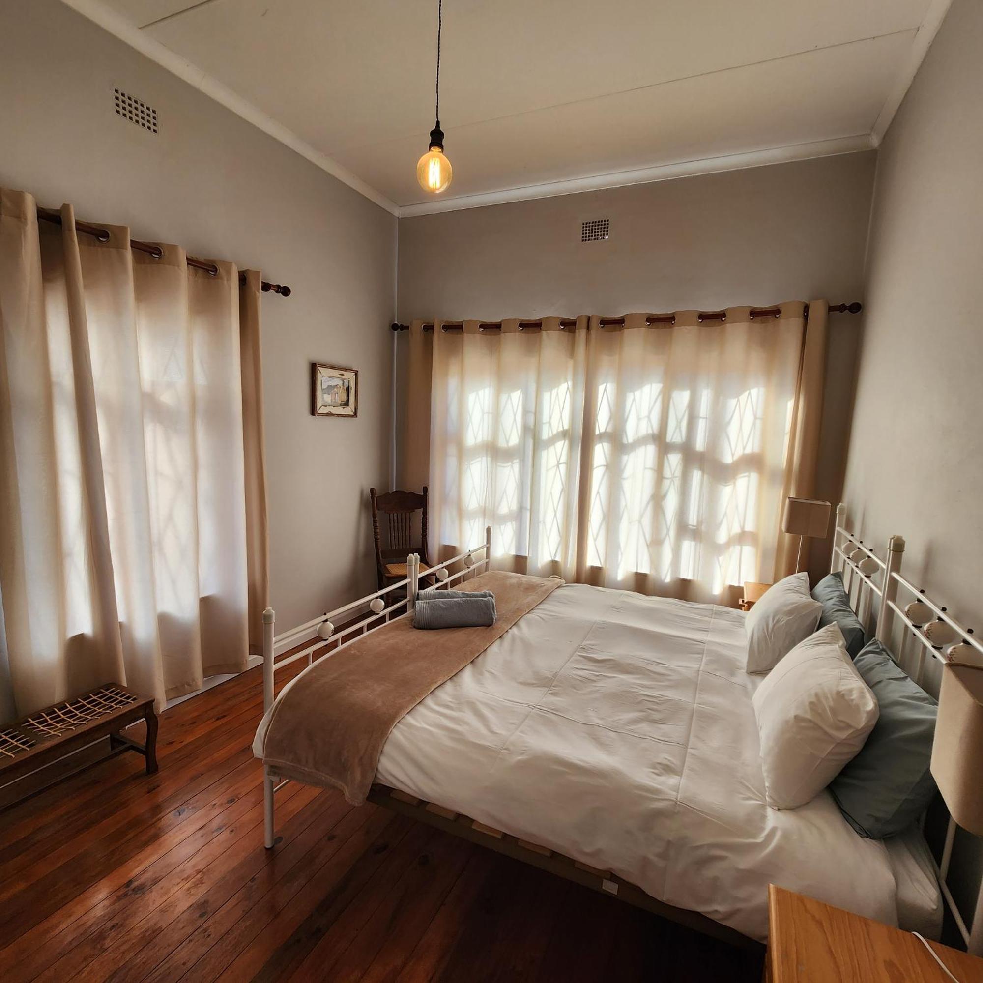 Villa Karoo Leeu Self Catering à Oudtshoorn Extérieur photo