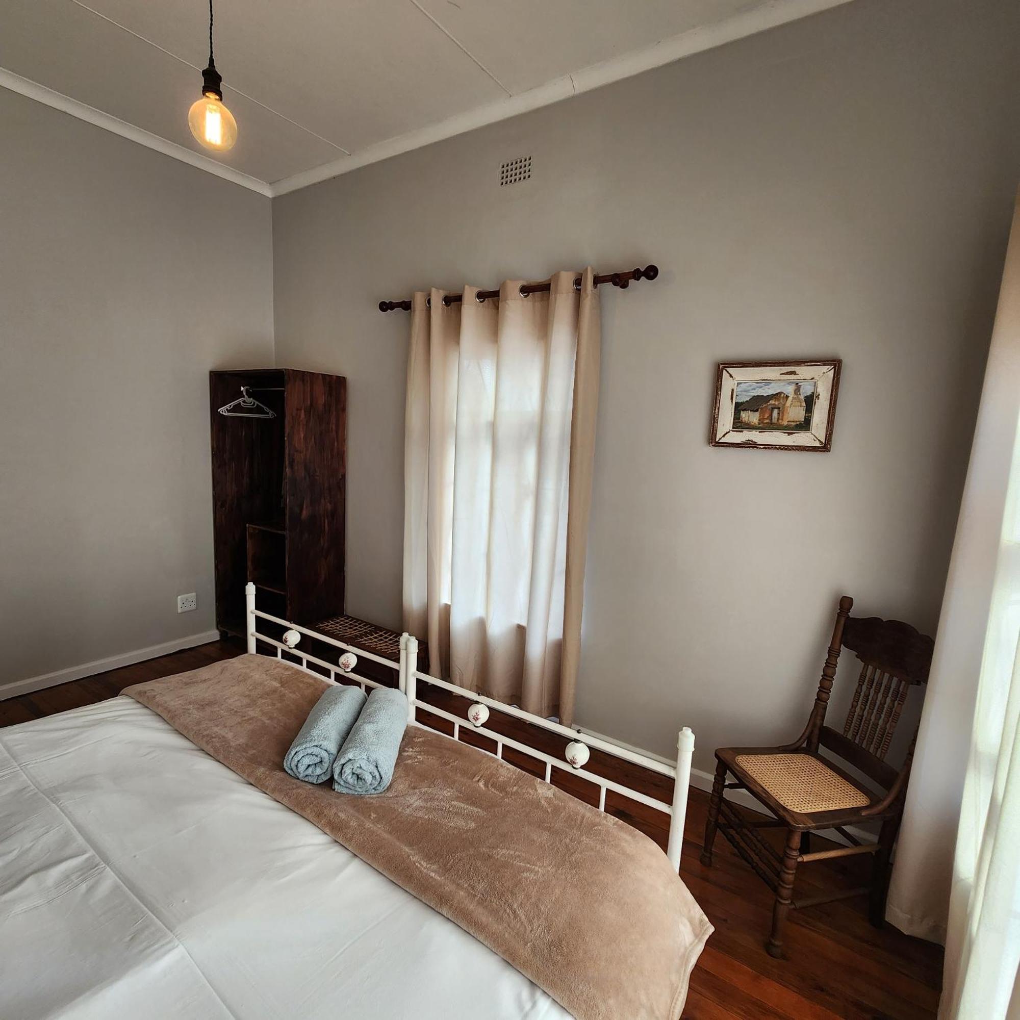 Villa Karoo Leeu Self Catering à Oudtshoorn Extérieur photo