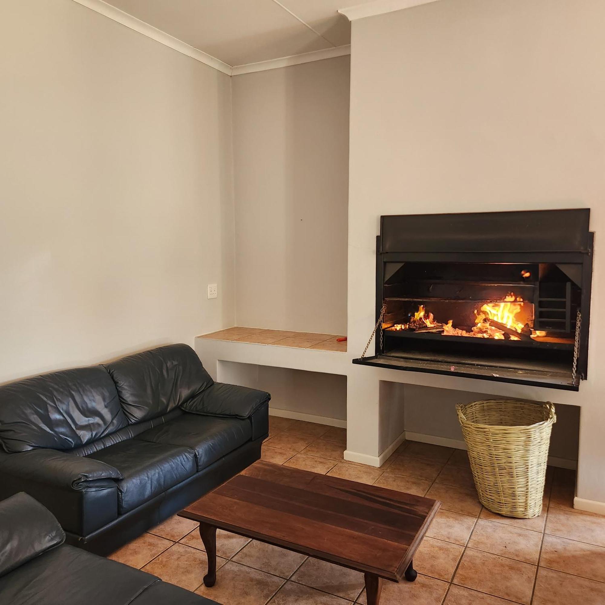 Villa Karoo Leeu Self Catering à Oudtshoorn Extérieur photo