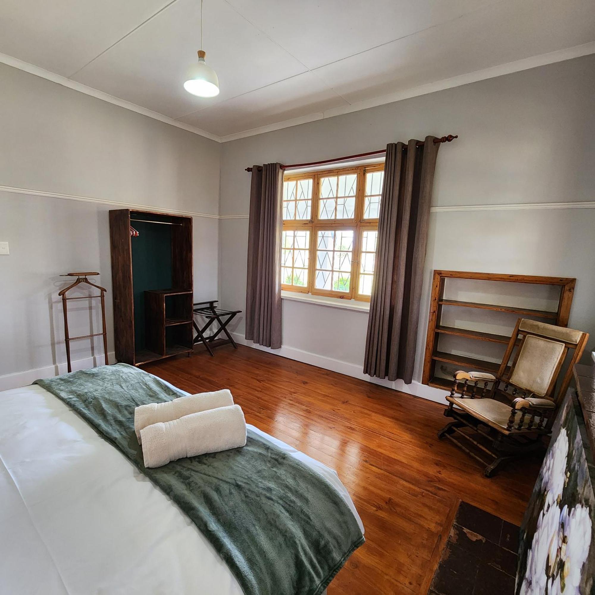 Villa Karoo Leeu Self Catering à Oudtshoorn Extérieur photo