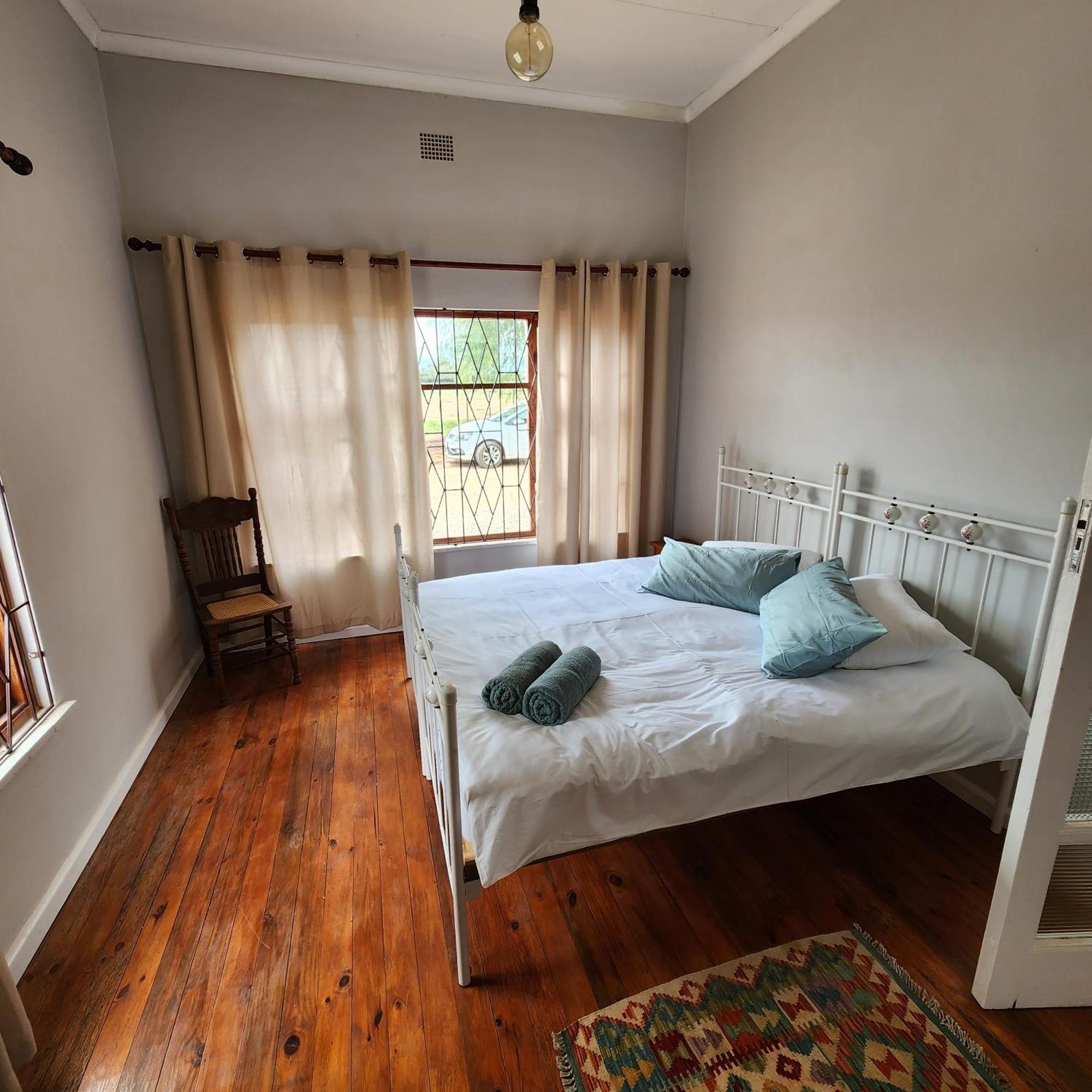 Villa Karoo Leeu Self Catering à Oudtshoorn Extérieur photo